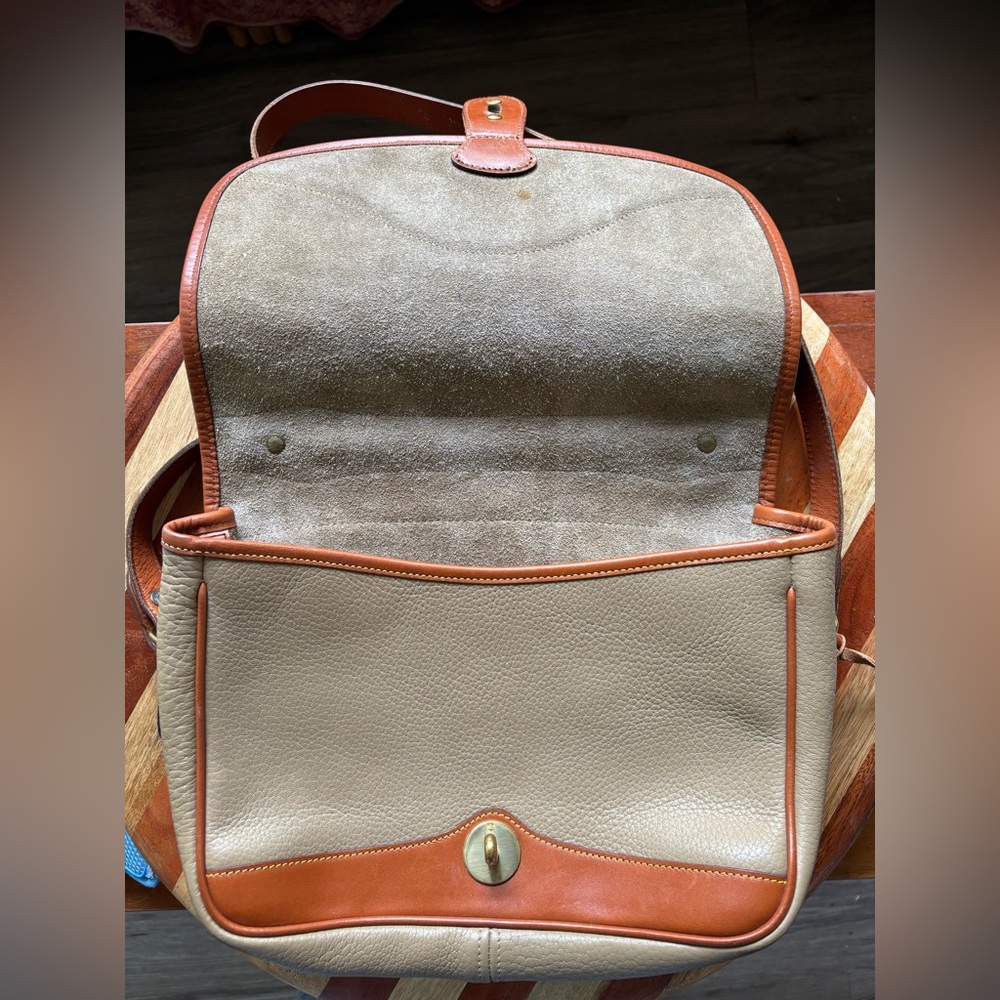 Vintage Leather Cream and Tan Dooney & Bourke Crossbody Bag - Picture 14 of 16